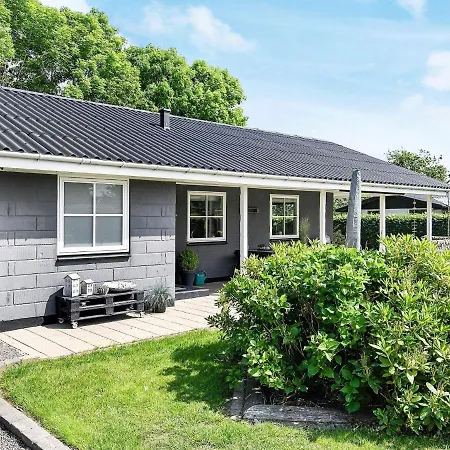 度假居 Spacious Holiday In With Garden